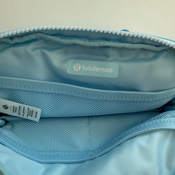 Lululemon Everywhere belt bag - Picture 3 of 3